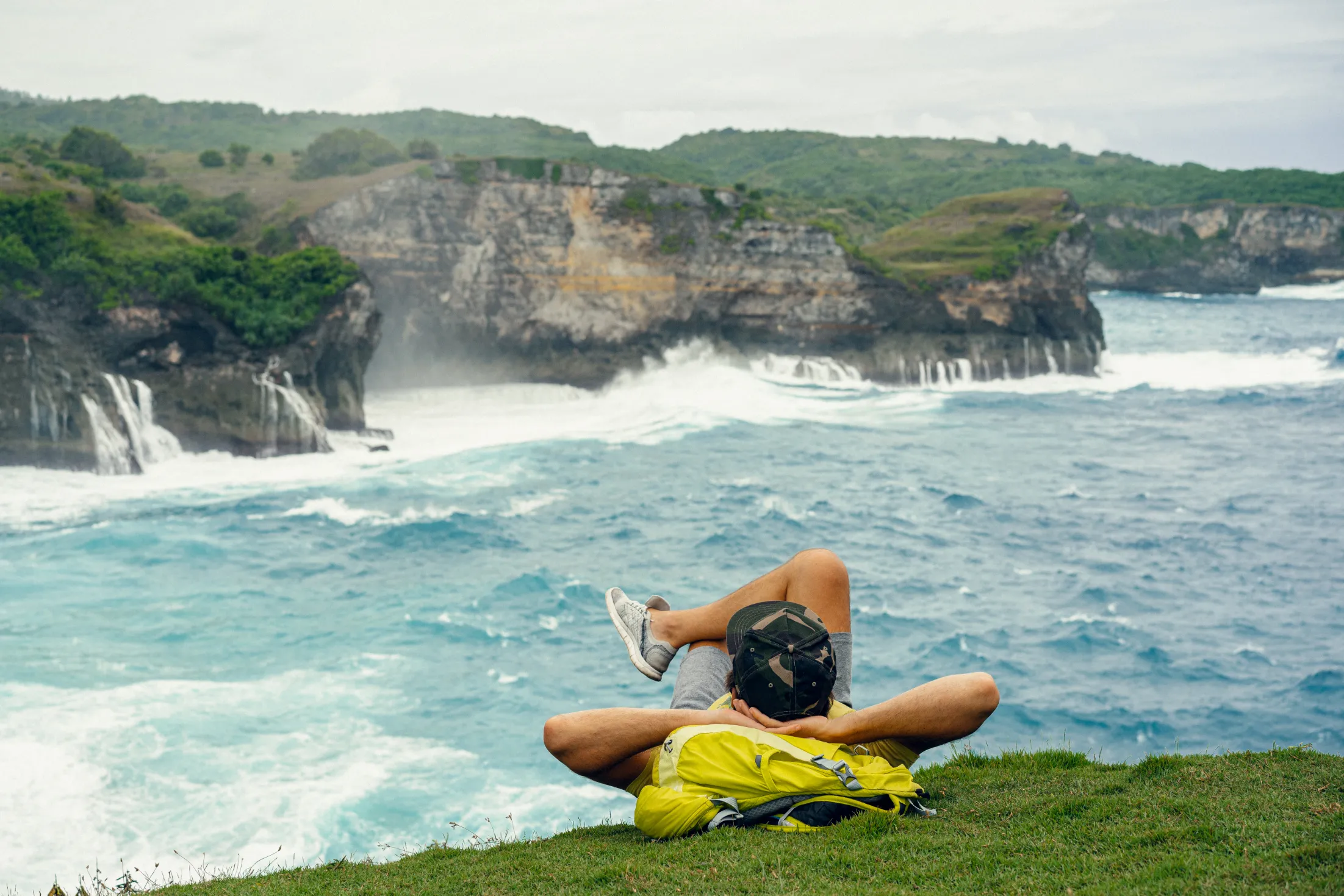 young-bearded-male-traveler-ocean